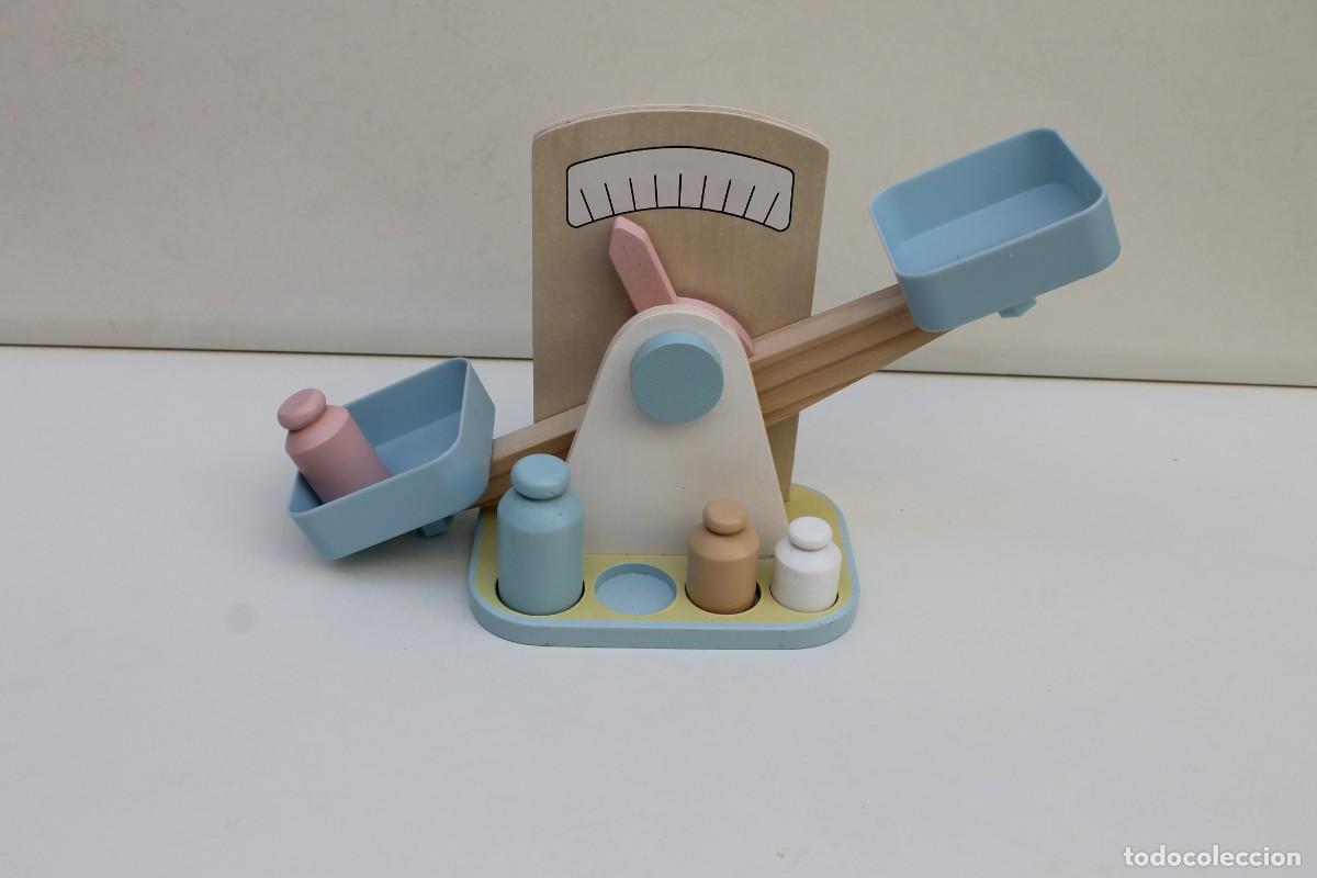 Juguetes antiguos y juegos de colecci&oacute;n: BASCULA DE JUGUETE EN MADERA - Foto 2