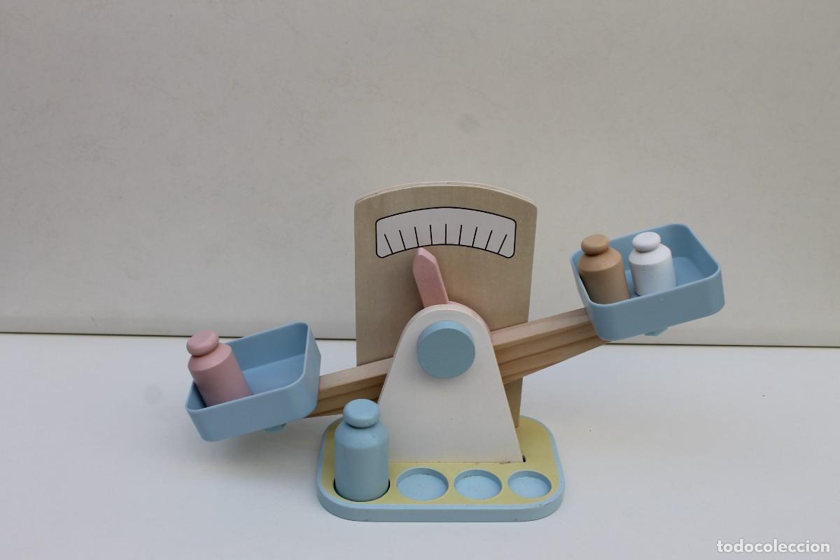 Juguetes antiguos y juegos de colecci&oacute;n: BASCULA DE JUGUETE EN MADERA - Foto 3