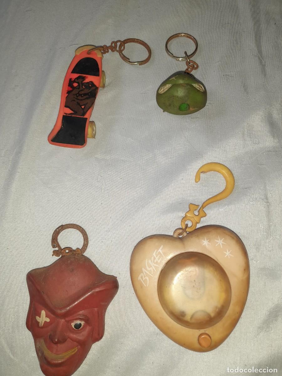 Juguetes antiguos y Juegos de colecci&oacute;n: 4 antiguo llavero ,tortugas ninjas, basket,skate, etc