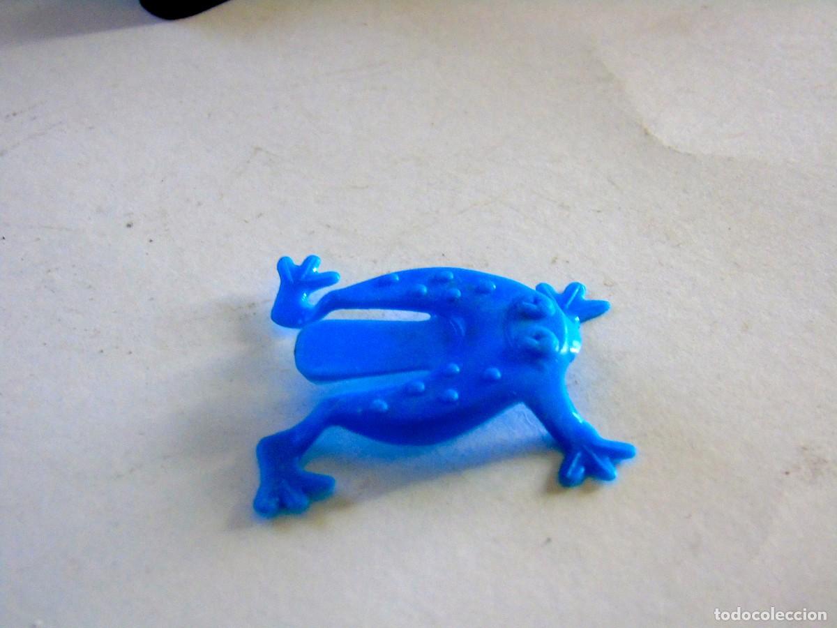 Giocattoli antichi e Giochi di collezione: RANA SALTARINA AZUL