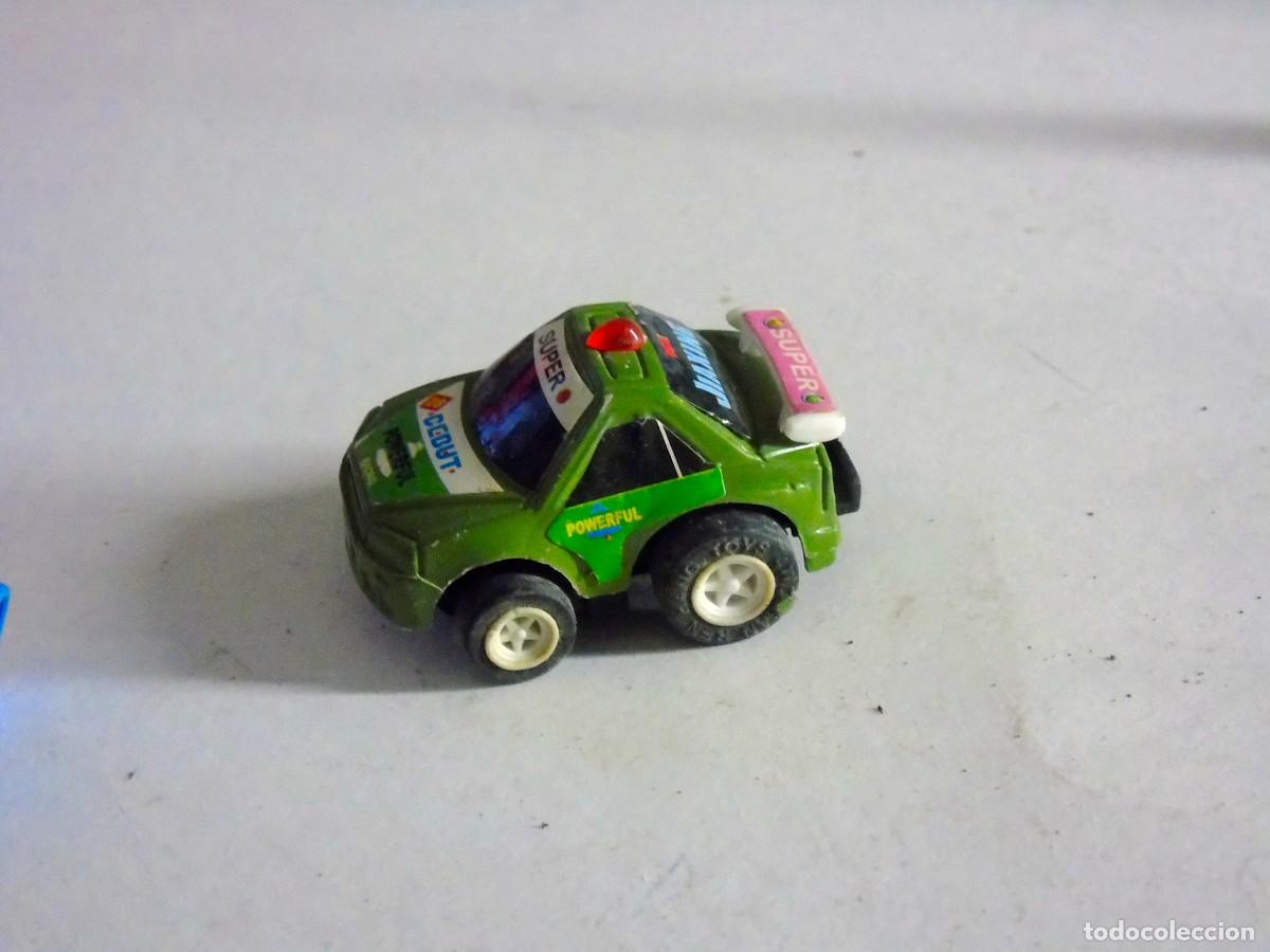 Giocattoli antichi e Giochi di collezione: MINIATURA COCHE CON MOVIMIENTO POR RODAMIENTOS 4CM