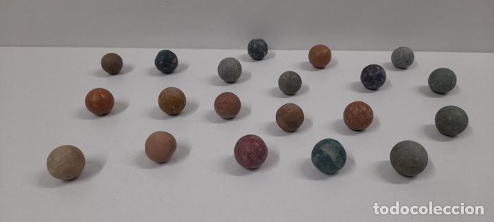 Juguetes antiguos y Juegos de colecci&oacute;n: CANICAS ANTIGUAS . 20 UNIDADES . REALIZADAS EN BARRO COCIDO
