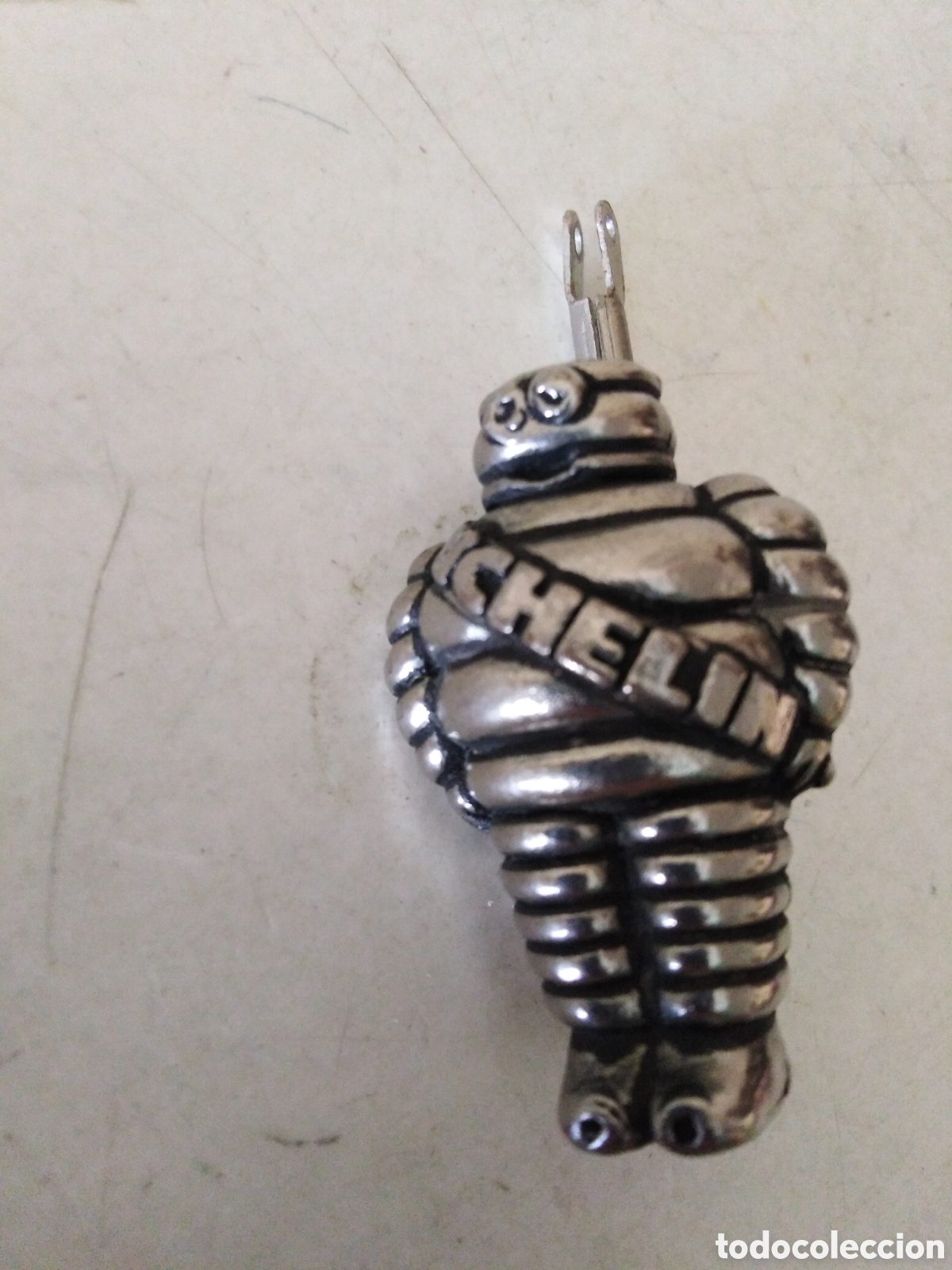 Brinquedos antigos e Jogos de cole&ccedil;&atilde;o: Mu&ntilde;eco Michelin de metal, Medida 5 cm