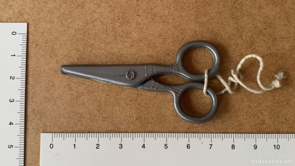 Juguetes antiguos y Juegos de colecci&oacute;n: JUGUETE ORIGINAL DE CUENTO TROQUELADO 53 TIJERAS SASTRECILLO VALIENTE?