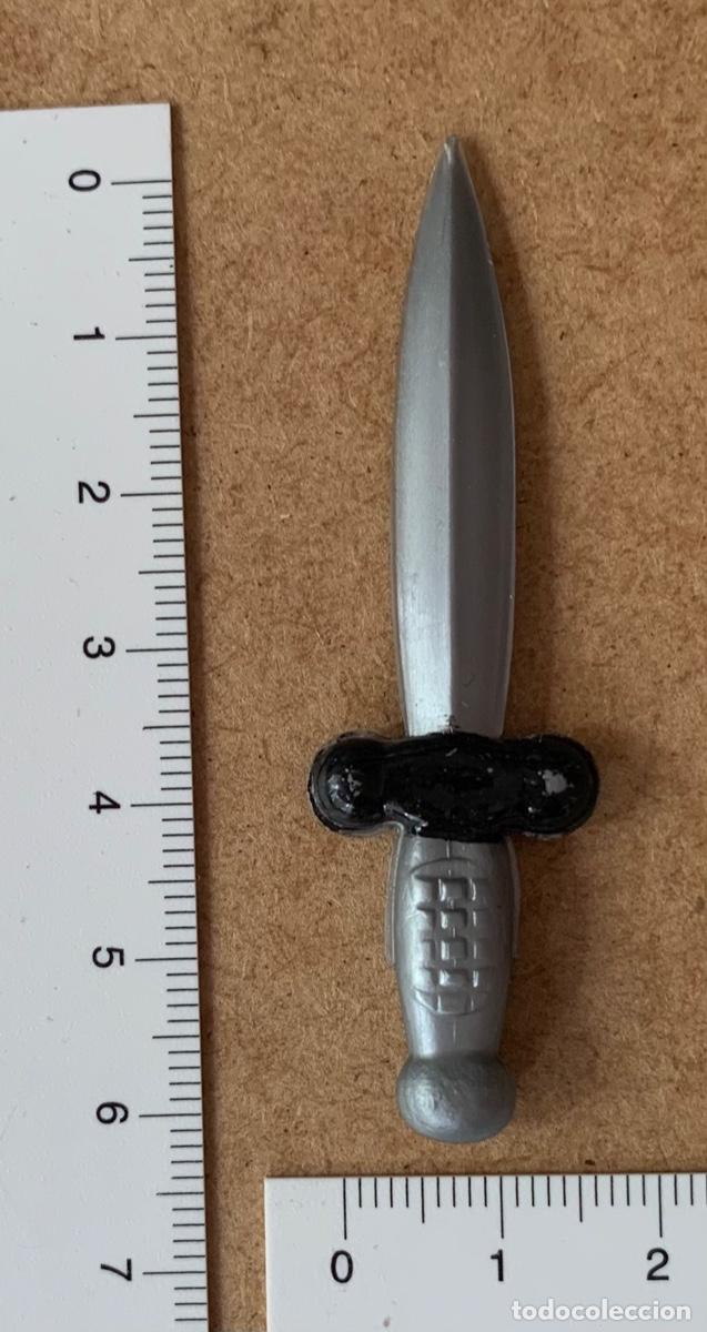 Juguetes antiguos y Juegos de colecci&oacute;n: JUGUETE ORIGINAL DE CUENTO TROQUELADO 55 PU&Ntilde;AL CUCHILLO