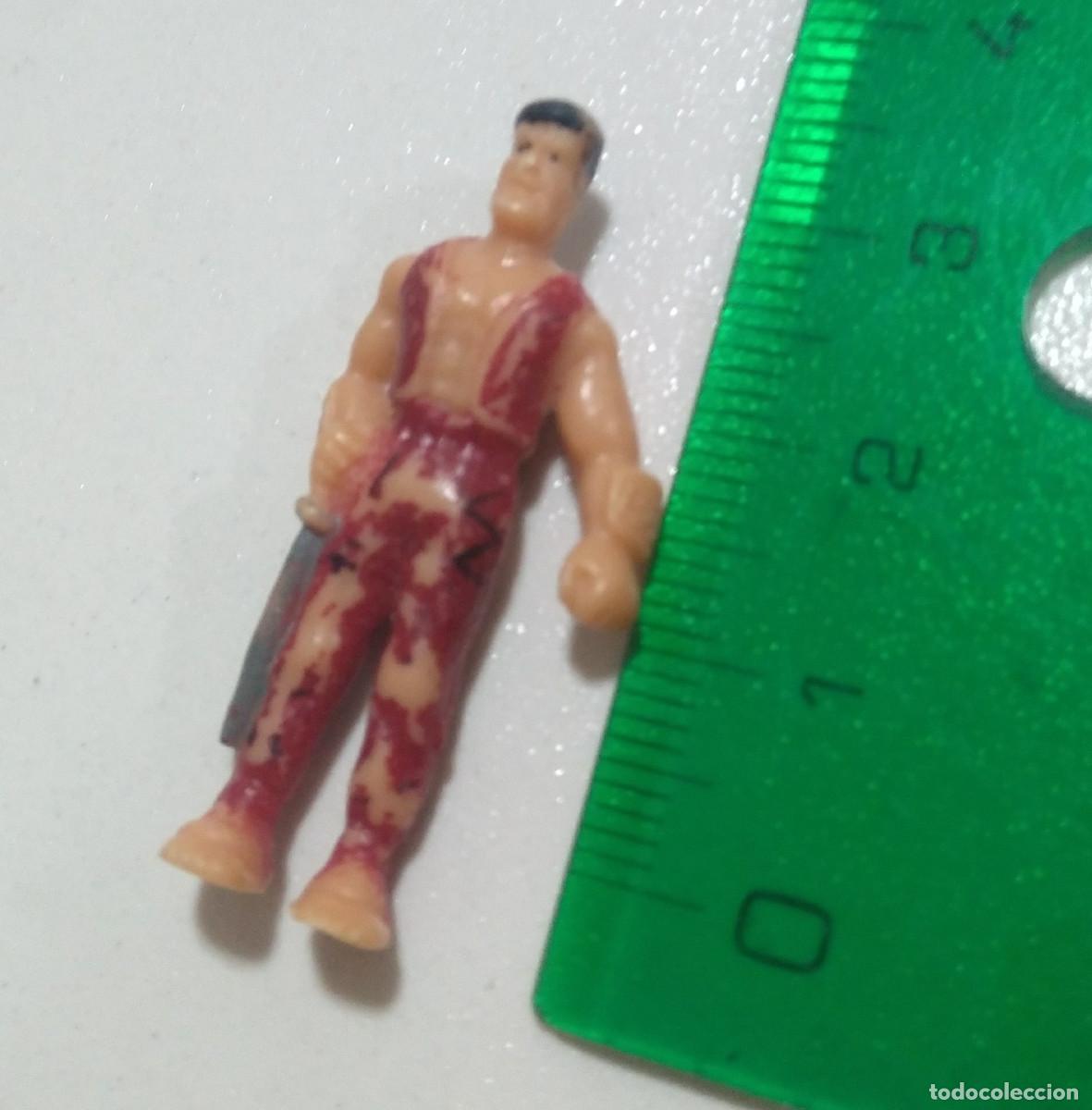 Juguetes antiguos y Juegos de colecci&oacute;n: mini figura figurita mu&ntilde;eco mini action man plastico huevo sorpresa miniatura mu&ntilde;equito sable