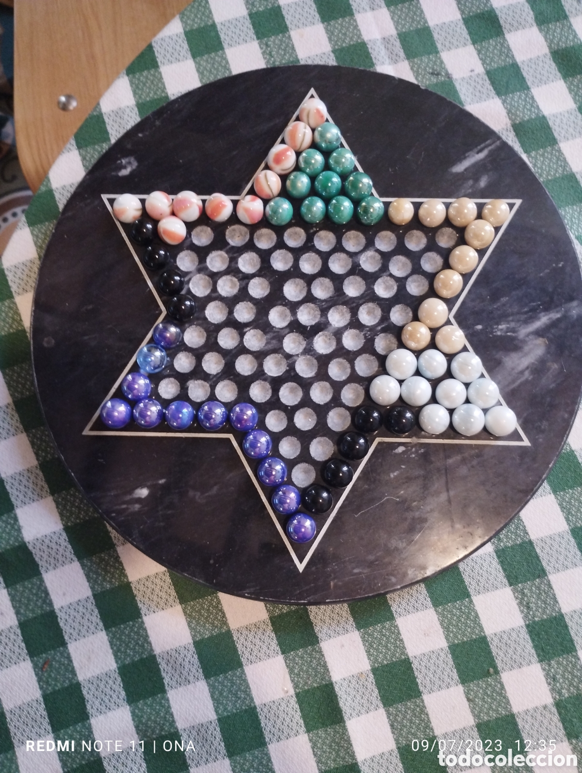 Juguetes antiguos y Juegos de colecci&oacute;n: Precioso juego de mesa de m&aacute;rmol y canicas mide 31cm