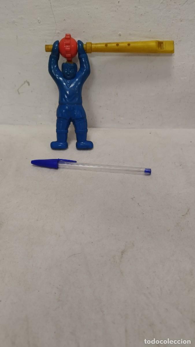 Juguetes antiguos y juegos de colecci&oacute;n: Antigua Carraca con silbato Flauta con Forma de Mu&ntilde;eco