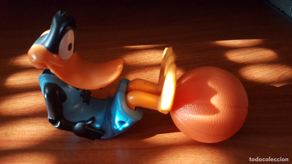 Juguetes antiguos y Juegos de colecci&oacute;n: LOTE JUGUETE MCDONALD&acute;S LOONEY TUNES PATO LUCAS A&Ntilde;O 2020