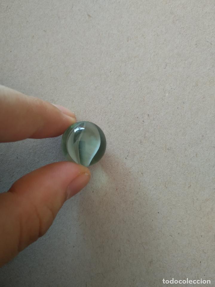 Juguetes antiguos y Juegos de colecci&oacute;n: CANICA DE COLOR BLANCO BOLA DE JUGUETE