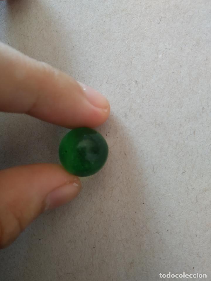Juguetes antiguos y Juegos de colecci&oacute;n: CANICA DE COLOR VERDE TRANSPARENTE BOLA DE JUGUETE
