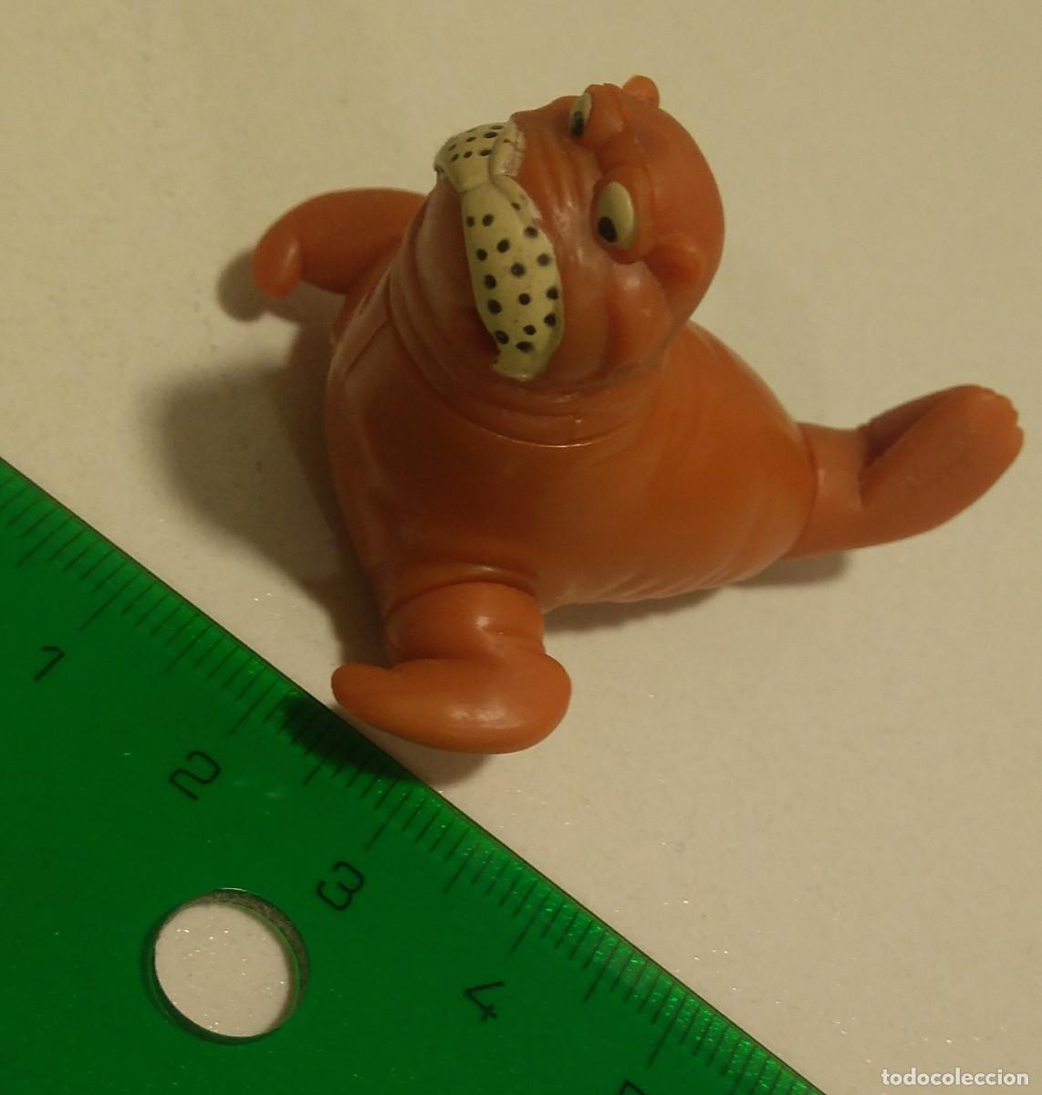 Juguetes antiguos y juegos de colecci&oacute;n: Tombola Crazy Zoo Arctic 2001 figura mu&ntilde;eco tambien de chupa chups figurita montable animal morsa