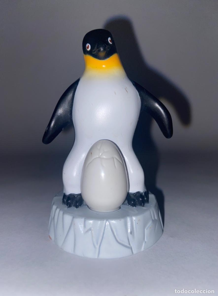 Brinquedos antigos e Jogos de cole&ccedil;&atilde;o: FIGURA HAPPY FEET ROMPIENDO EL HIELO - WARNER BROS BURGER KING 2006