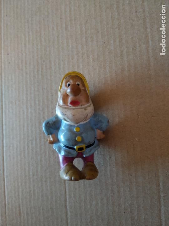Juguetes antiguos y Juegos de colecci&oacute;n: MU&Ntilde;ECO JUGUETE ENANITO BLANCANIEVES Y LOS 7 ENANITOS PELICULA DISNEY MIDE 6CM X 3,3CM