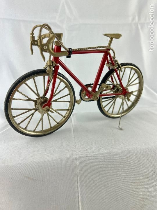 Juguetes antiguos y juegos de colecci&oacute;n: BICICLETA A ESCALA