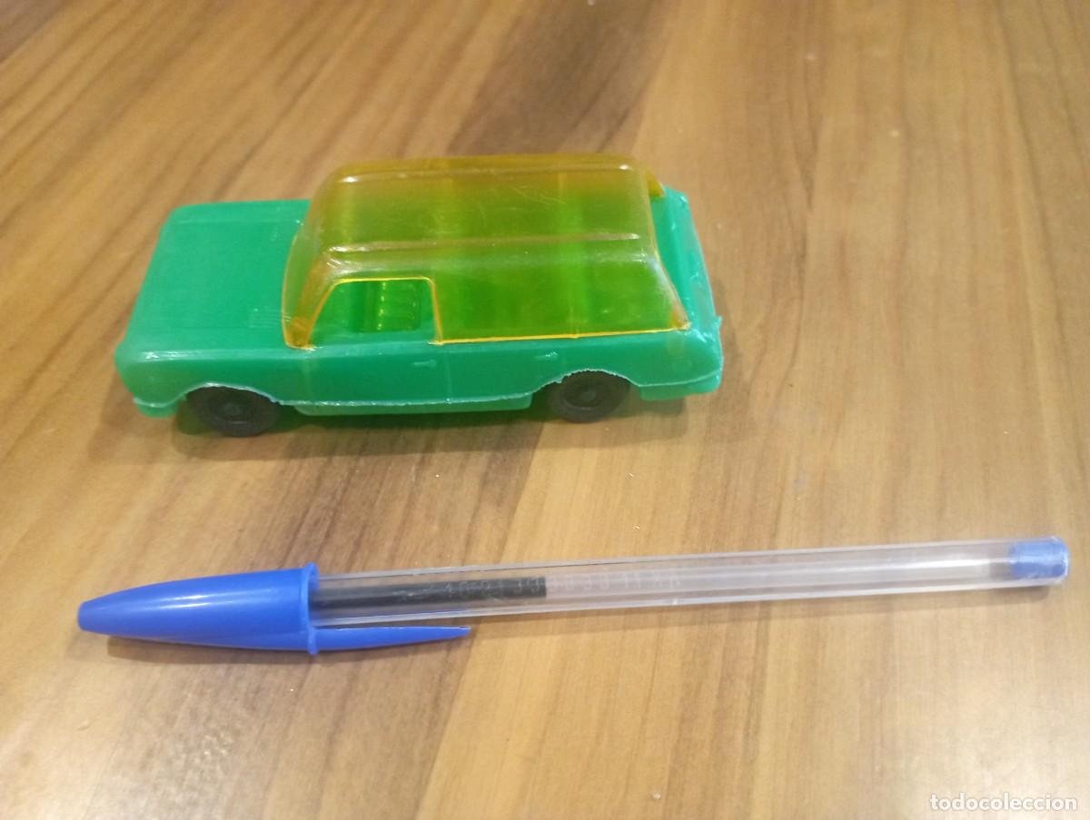 Jouets Anciens et Jeux de collection: Lote coche de pl&aacute;stico a&ntilde;os 70-80 Kiosko