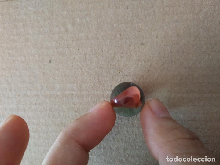 Juguetes antiguos y Juegos de colecci&oacute;n: CANICA DE COLOR ROJO TIRANDO A MARR&Oacute;N BOLA DE JUGUETE