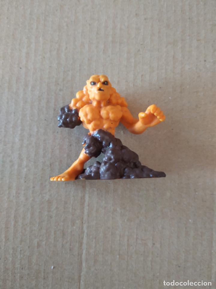 Brinquedos antigos e Jogos de cole&ccedil;&atilde;o: FIGURA DE JUGUETE MONSTRUO MIDE APROXIMADAMENTE 5CM X 4,3CM