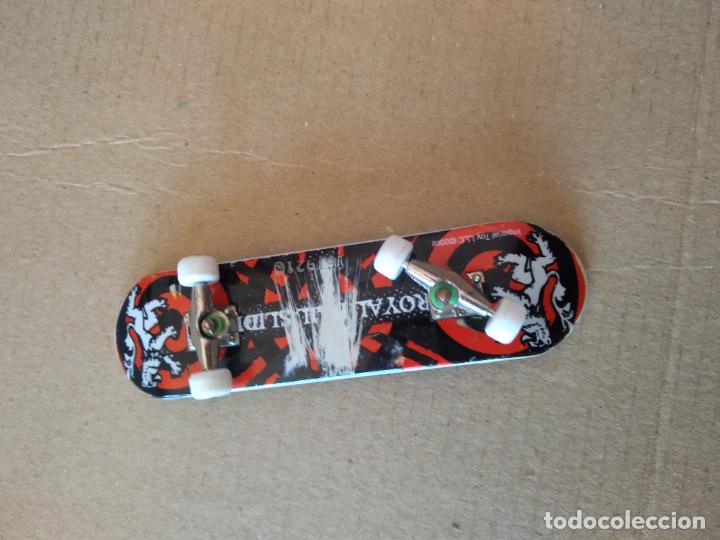 Juguetes antiguos y Juegos de colecci&oacute;n: FIGURA DE JUGUETE MONOPATIN SKATE MIDE APROXIMADAMENTE 9,5CM X 2,5CM