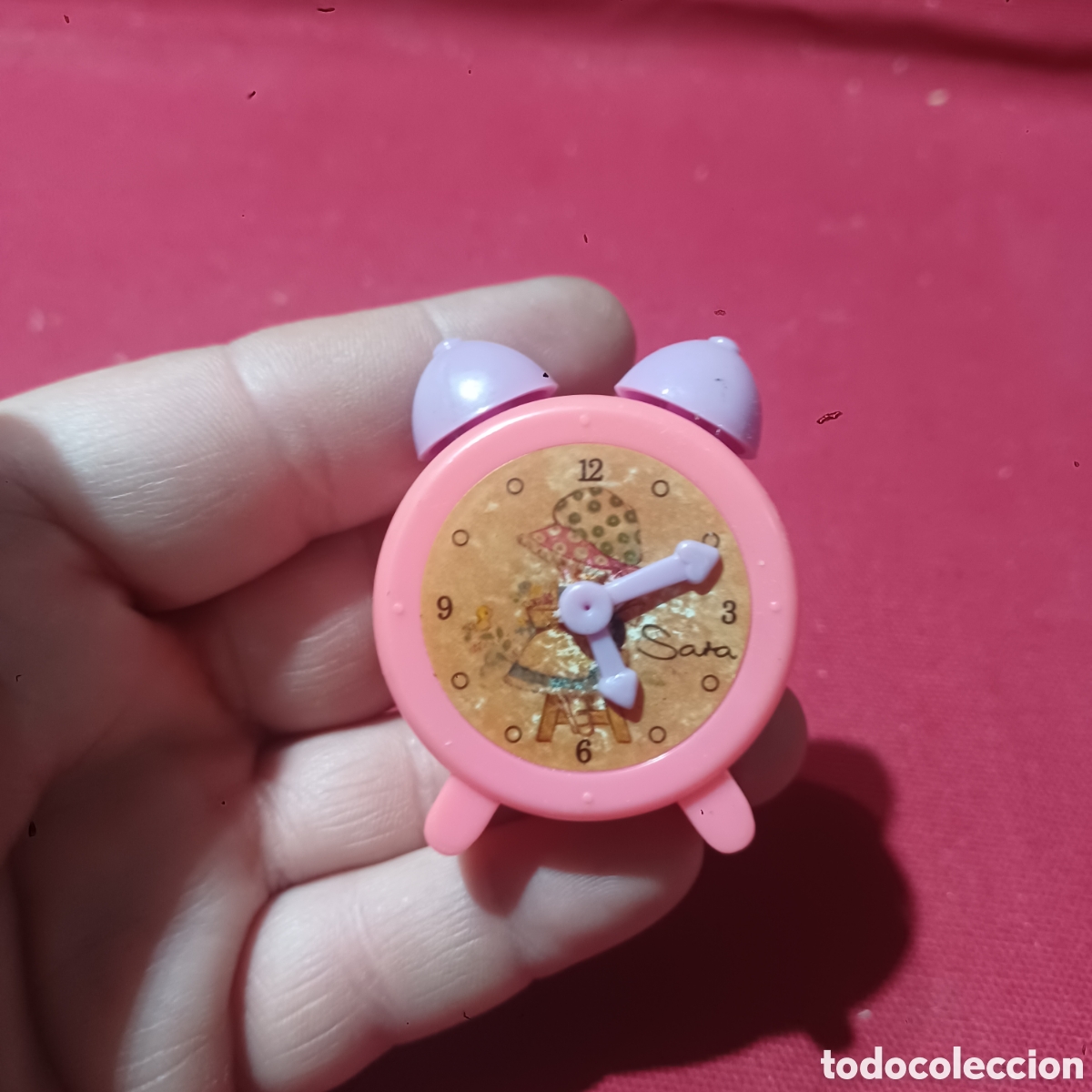 Juguetes antiguos y Juegos de colecci&oacute;n: Sacapuntas con forma de reloj marcado SARA a&ntilde;os 80