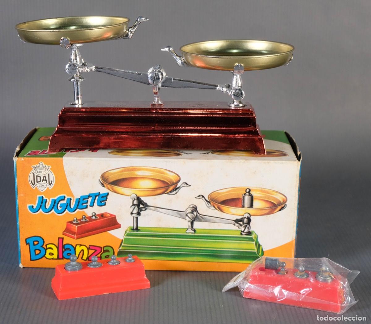 Brinquedos antigos e Jogos de cole&ccedil;&atilde;o: Balanza de juguete marca Joal con recambio de pesas a&ntilde;os 70 ref.69 - con su caja original
