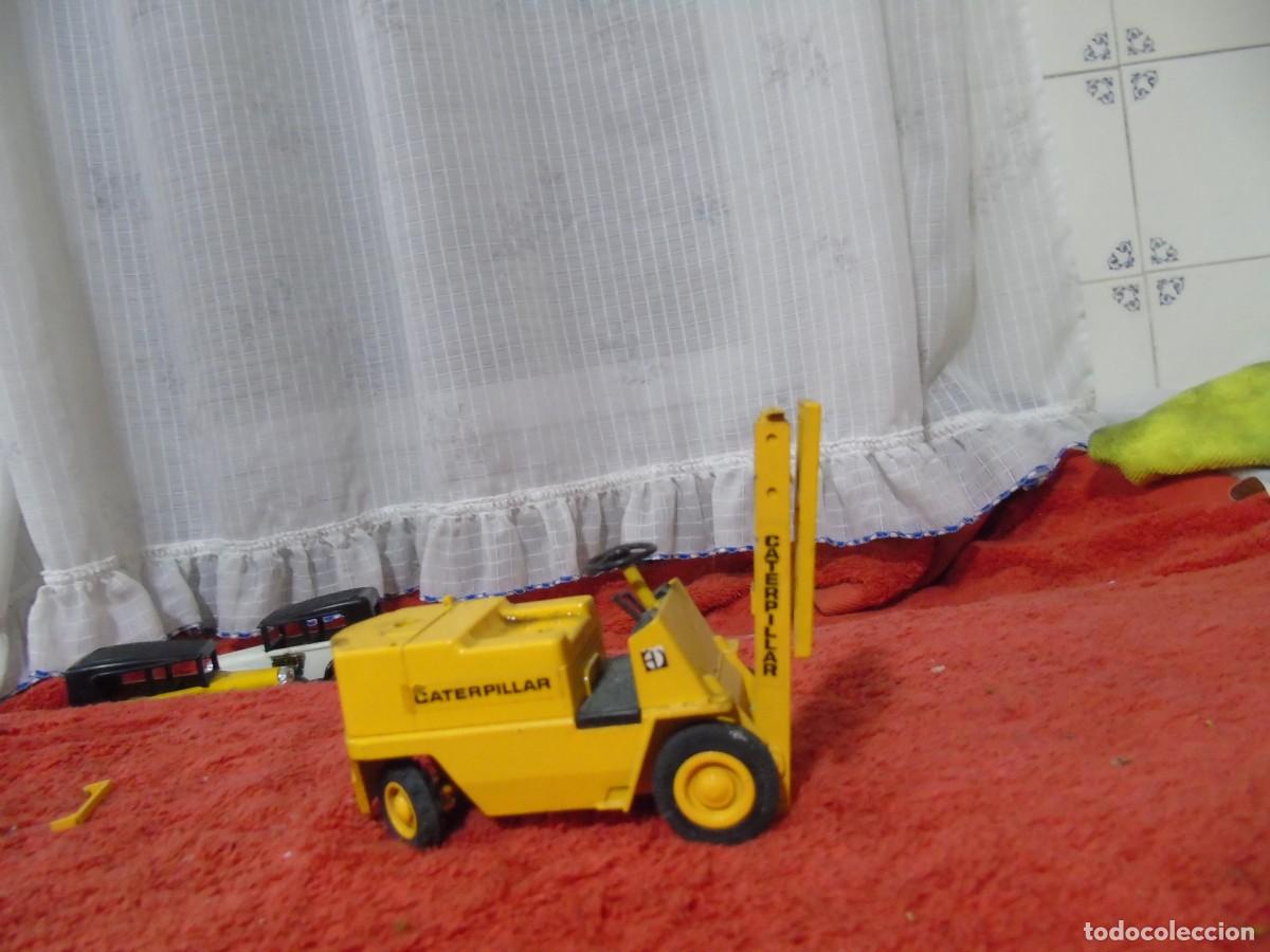 Giocattoli antichi e Giochi di collezione: juguete carretilla elevadora caterpillar de metal a&ntilde;os 70,