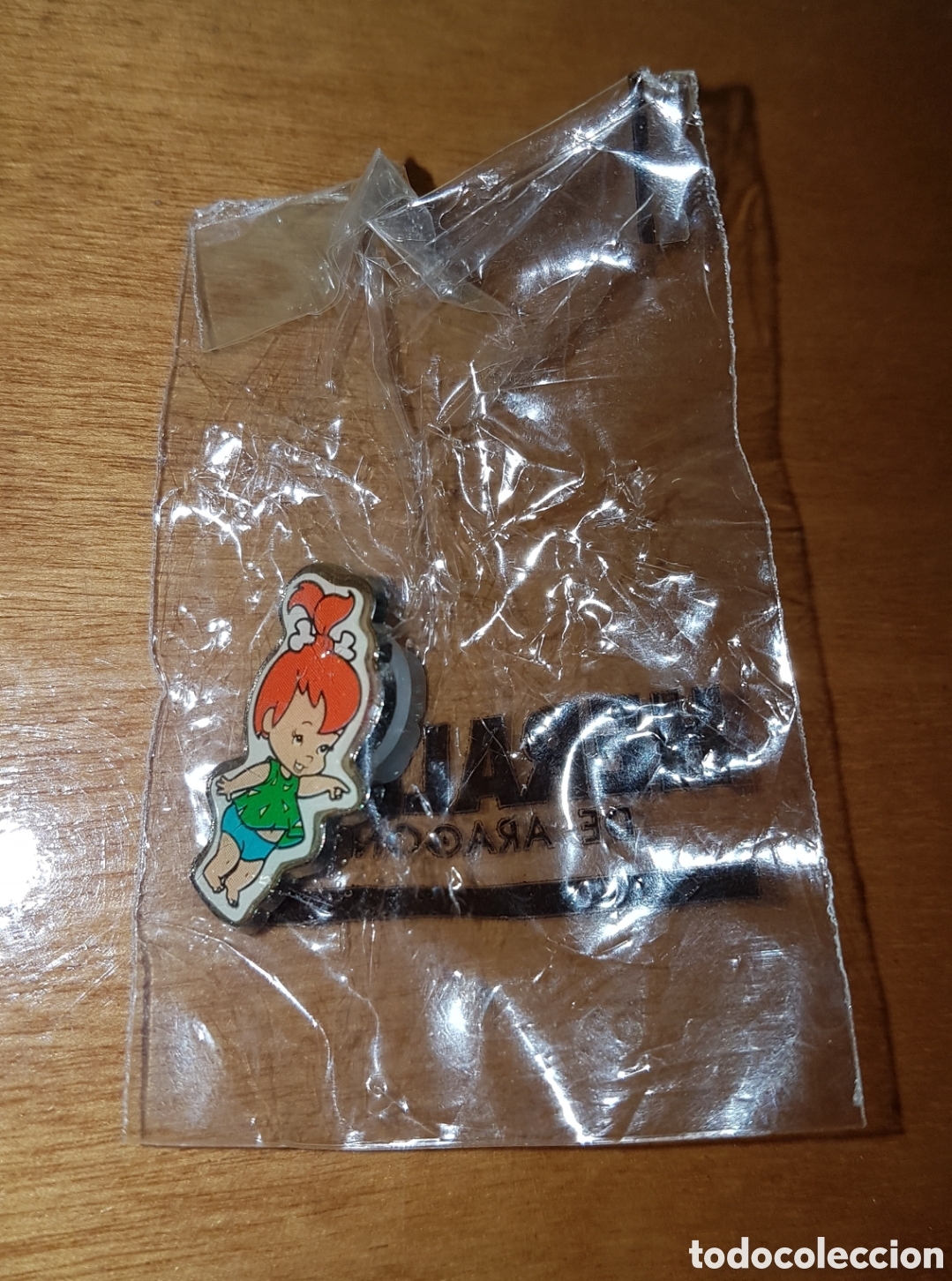 Juguetes antiguos y Juegos de colecci&oacute;n: Pin Picapiedra Heraldo de Aragon precintado a&ntilde;os 90 dibujos animados Pebbles colecci&oacute;n