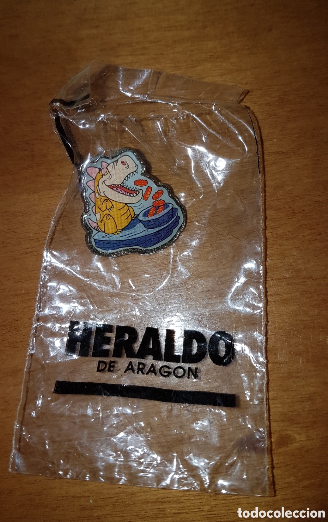 Juguetes antiguos y Juegos de colecci&oacute;n: Pin picapiedra Heraldo de Aragon nuevo a&ntilde;os 90 dibujos animados precintado dinosaurio