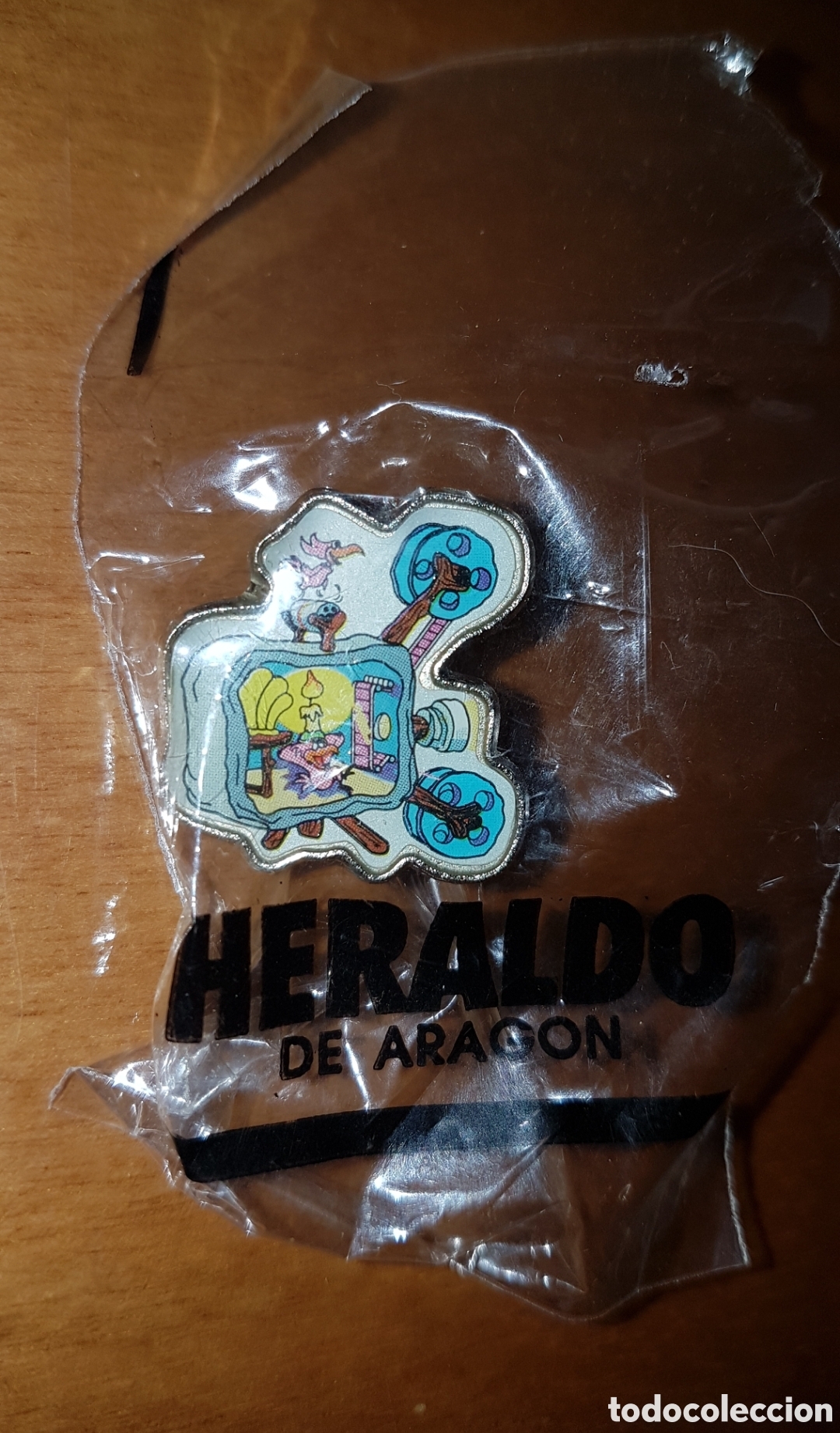 Juguetes antiguos y Juegos de colecci&oacute;n: Pin picapiedra Heraldo de Aragon precintado a&ntilde;os 90 dibujos animados tele televisi&oacute;n