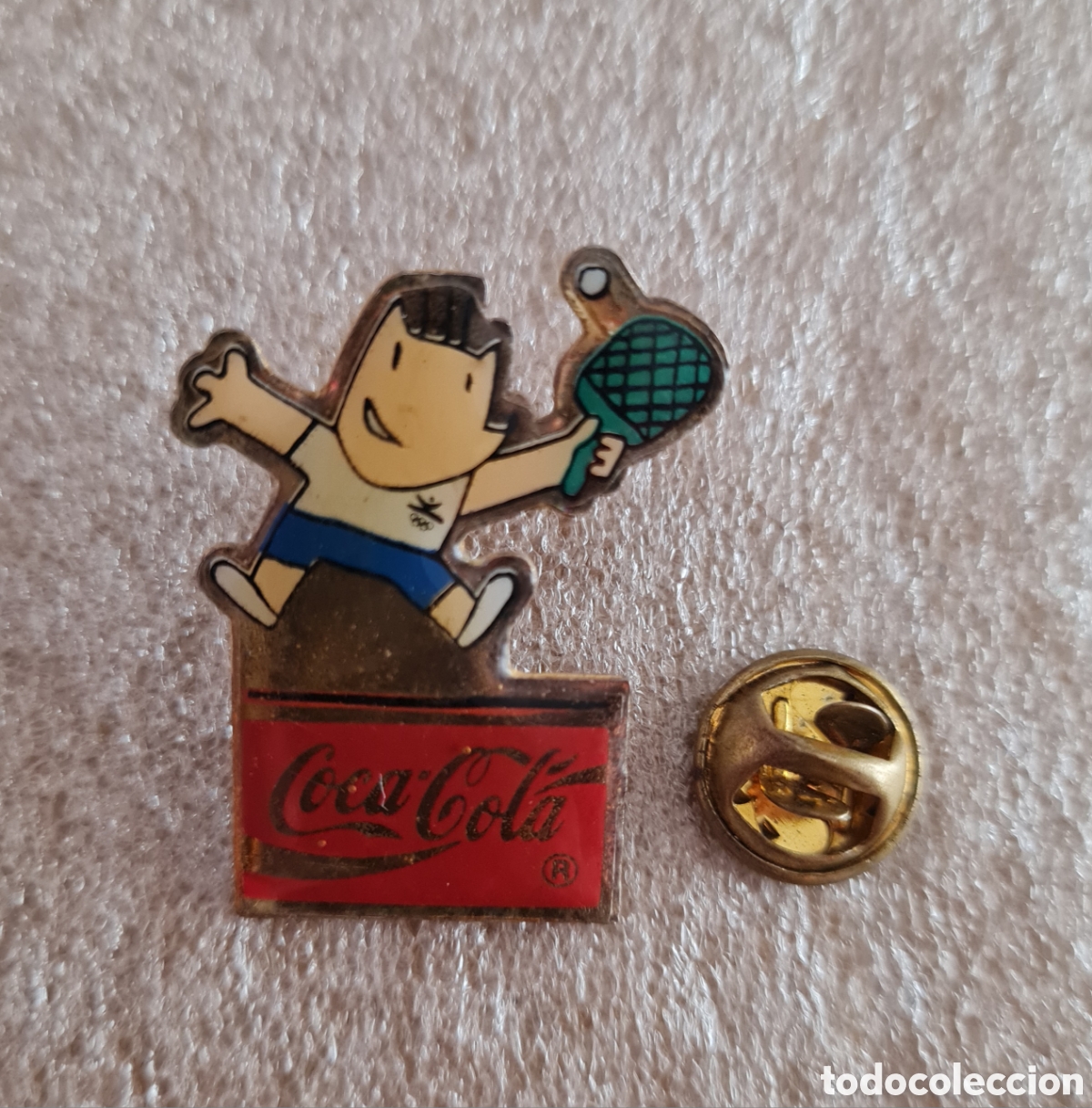 Juguetes antiguos y juegos de colecci&oacute;n: Pin Cobi coca cola Barcelona del 92 tenis raqueta