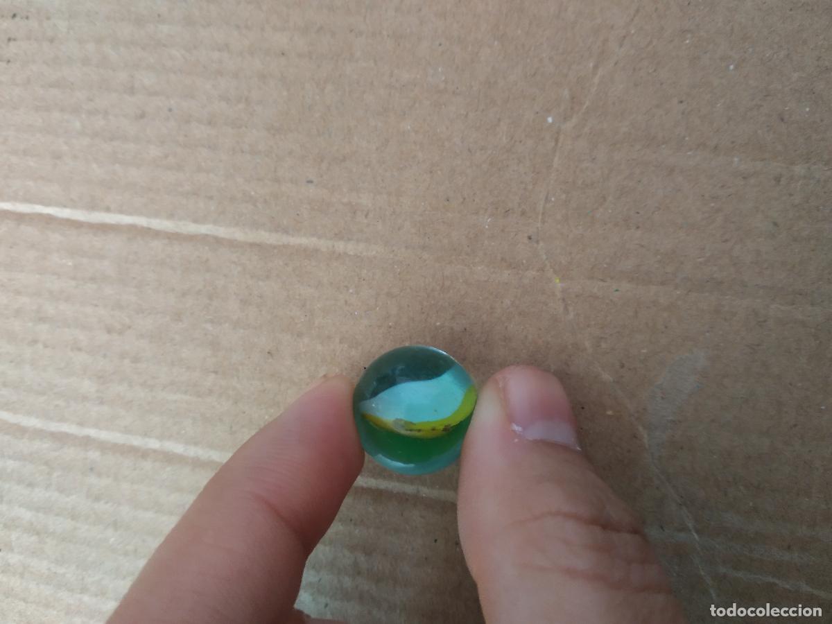 Juguetes antiguos y Juegos de colecci&oacute;n: CANICA BOLA DE JUGUETE COLOR BLANCO VERDE AMARILLO