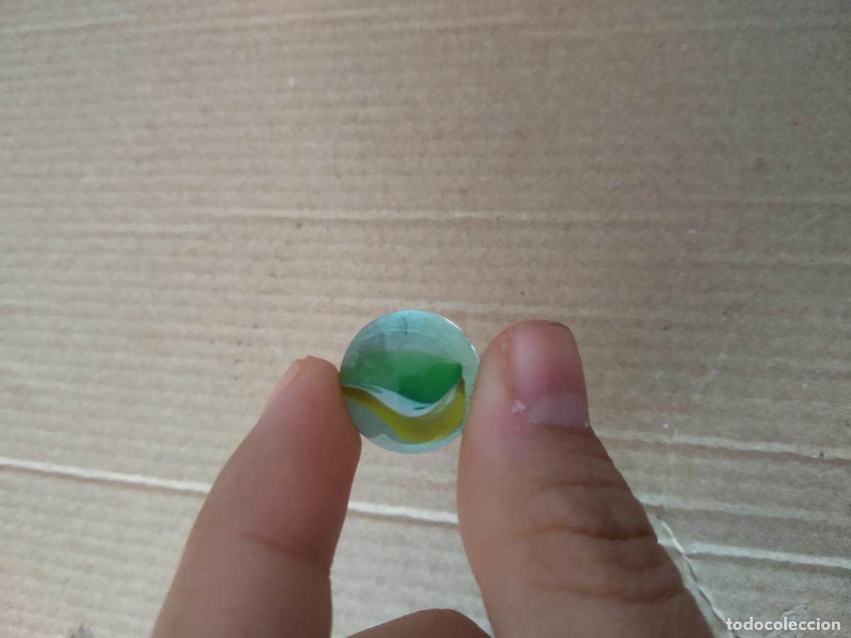 Juguetes antiguos y Juegos de colecci&oacute;n: CANICA BOLA DE JUGUETE COLOR BLANCO VERDE AMARILLO