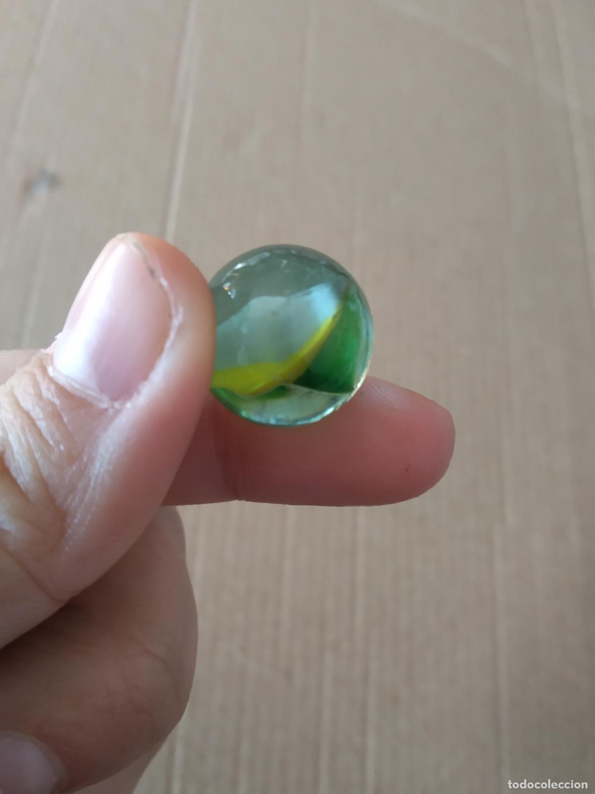 Juguetes antiguos y Juegos de colecci&oacute;n: CANICA BOLA DE JUGUETE COLOR BLANCO VERDE AMARILLO