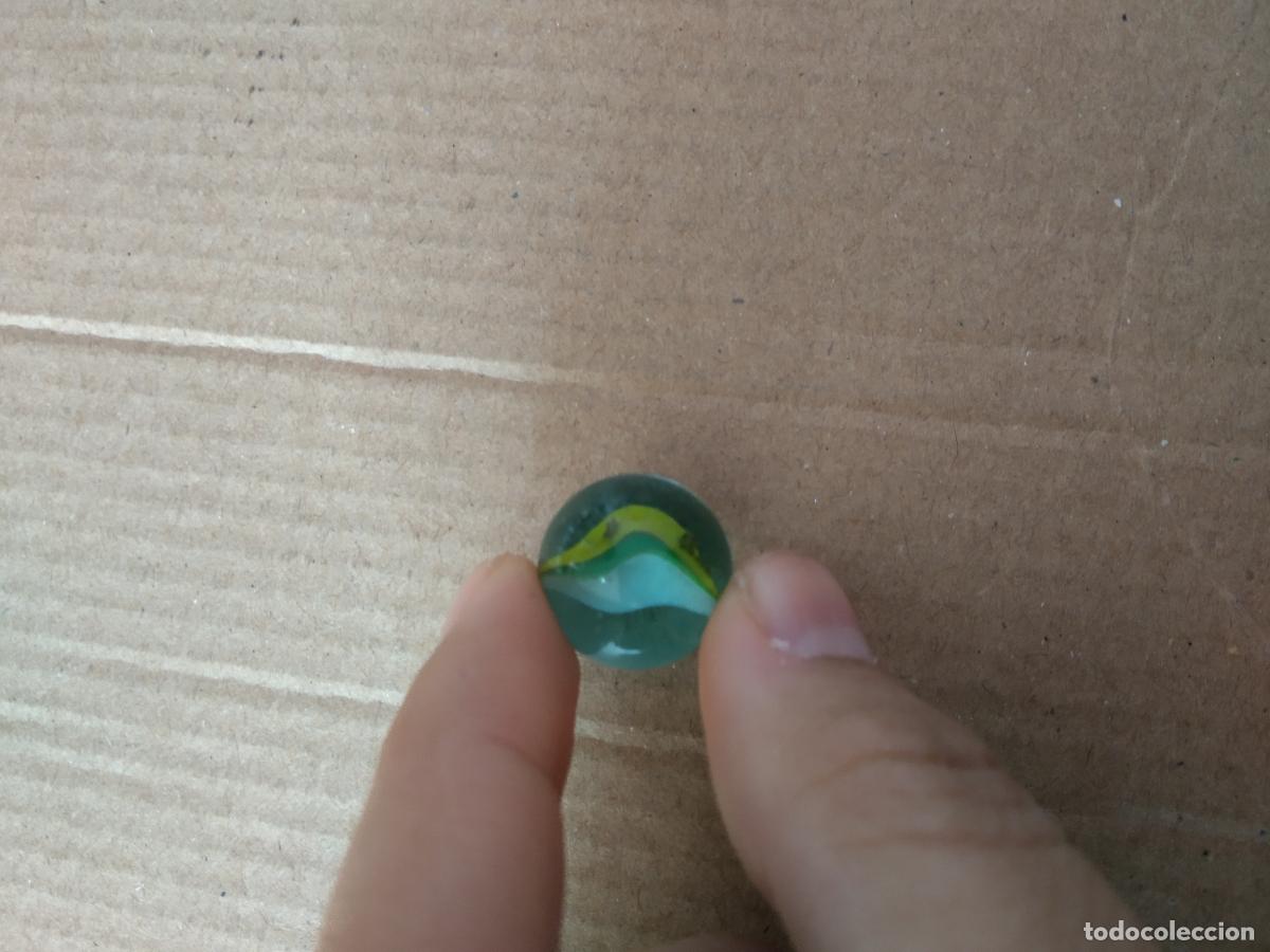 Juguetes antiguos y Juegos de colecci&oacute;n: CANICA BOLA DE JUGUETE COLOR BLANCO VERDE AMARILLO