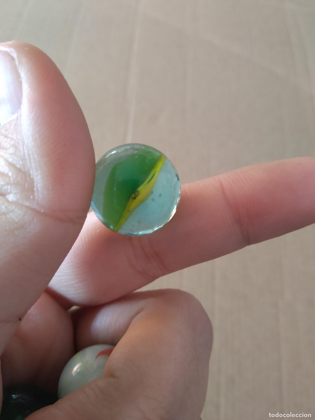 Juguetes antiguos y Juegos de colecci&oacute;n: CANICA BOLA DE JUGUETE COLOR BLANCO VERDE AMARILLO