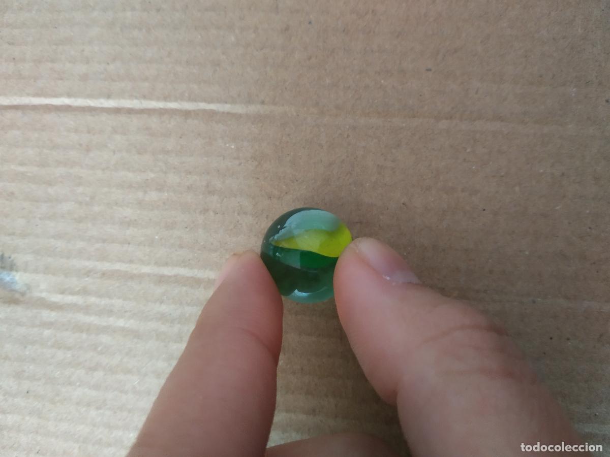 Juguetes antiguos y Juegos de colecci&oacute;n: CANICA BOLA DE JUGUETE COLOR BLANCO VERDE AMARILLO