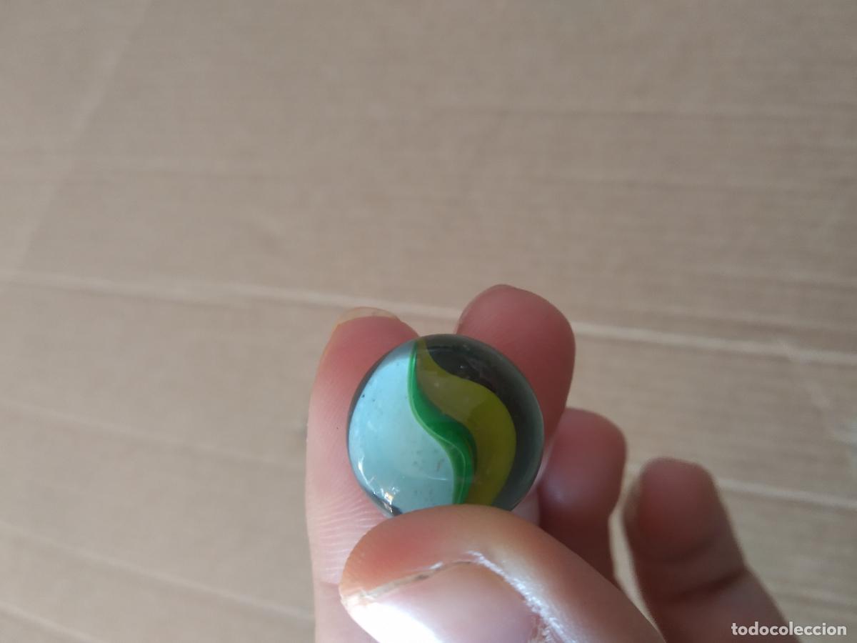 Juguetes antiguos y Juegos de colecci&oacute;n: CANICA BOLA DE JUGUETE COLOR BLANCO VERDE AMARILLO