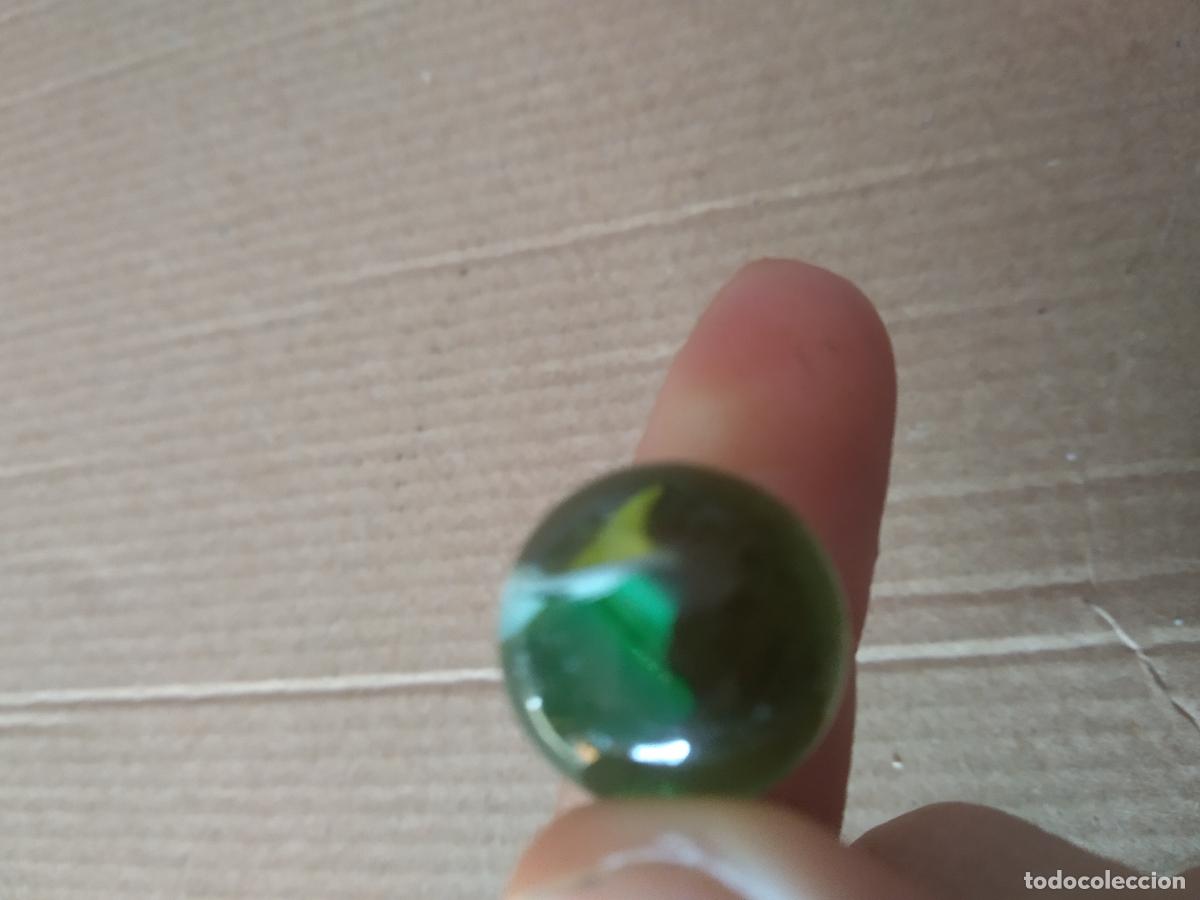 Juguetes antiguos y Juegos de colecci&oacute;n: CANICA BOLA DE JUGUETE COLOR BLANCO VERDE AMARILLO