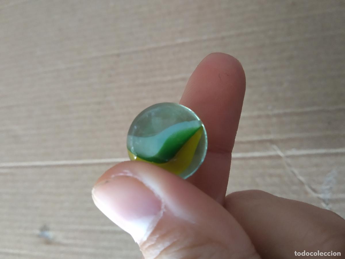 Juguetes antiguos y Juegos de colecci&oacute;n: CANICA BOLA DE JUGUETE COLOR BLANCO VERDE AMARILLO