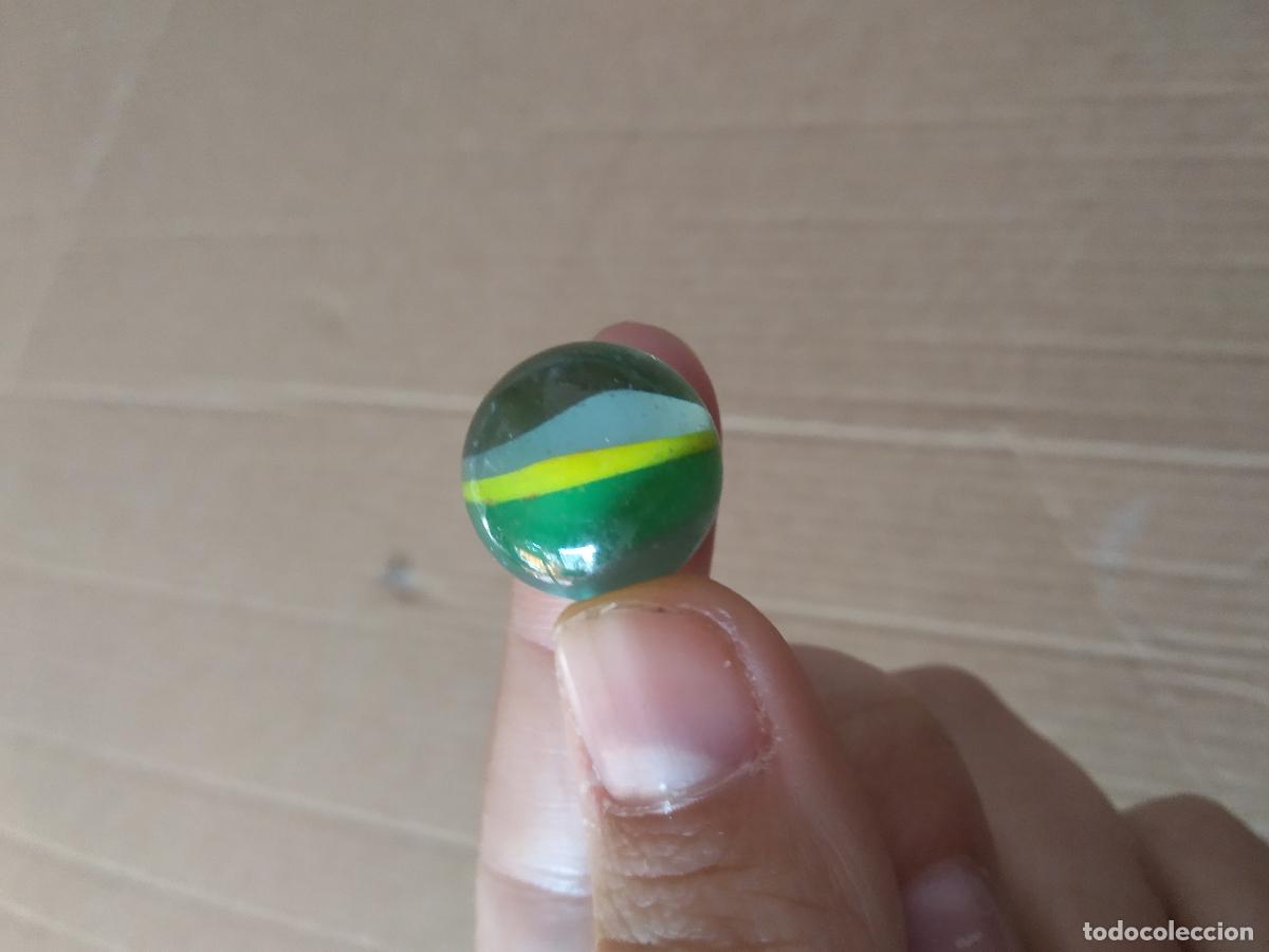 Juguetes antiguos y Juegos de colecci&oacute;n: CANICA BOLA DE JUGUETE COLOR BLANCO VERDE AMARILLO