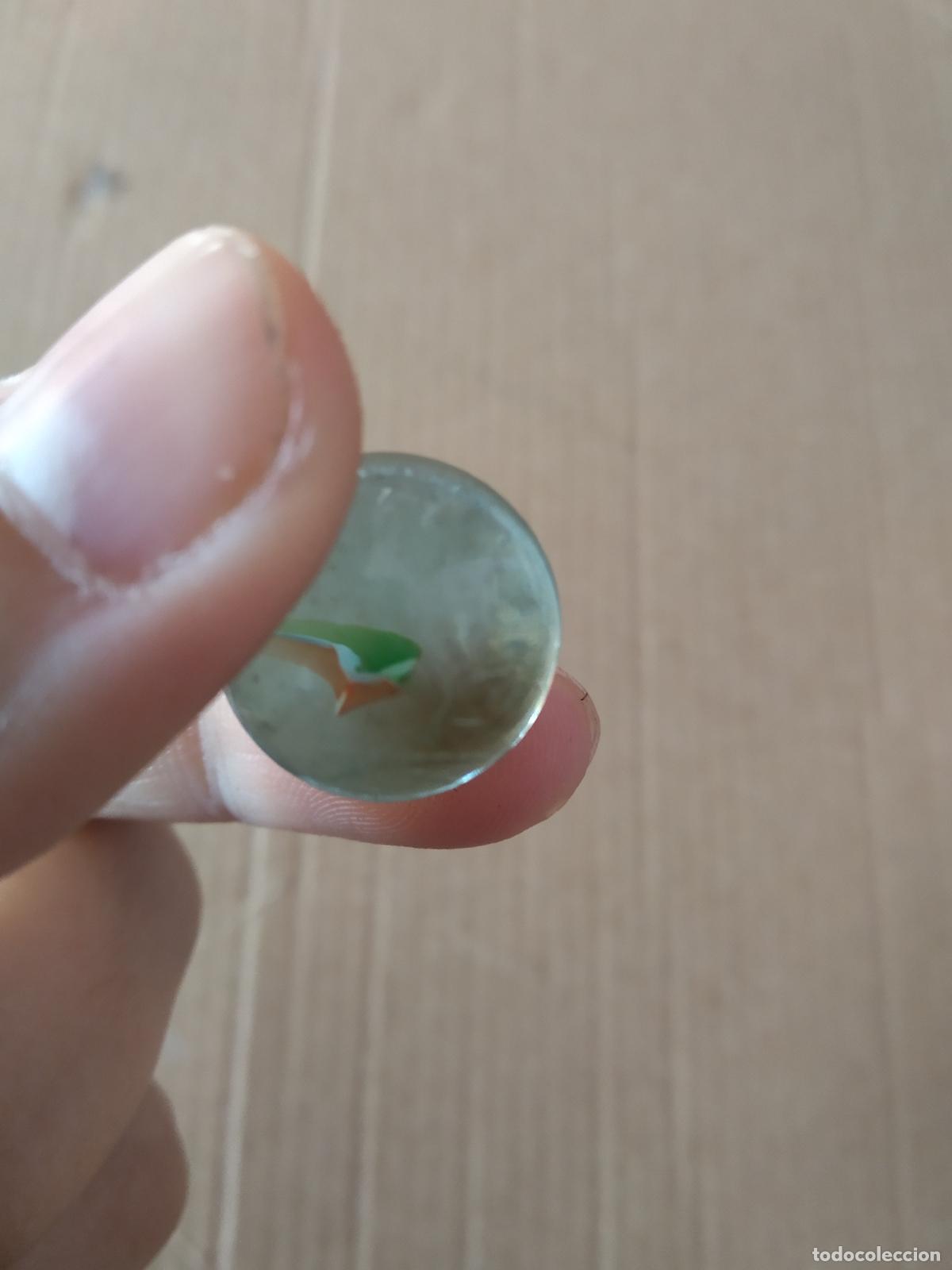 Juguetes antiguos y Juegos de colecci&oacute;n: CANICA BOLA DE JUGUETE COLOR BLANCO VERDE ROJO/MARR&Oacute;N