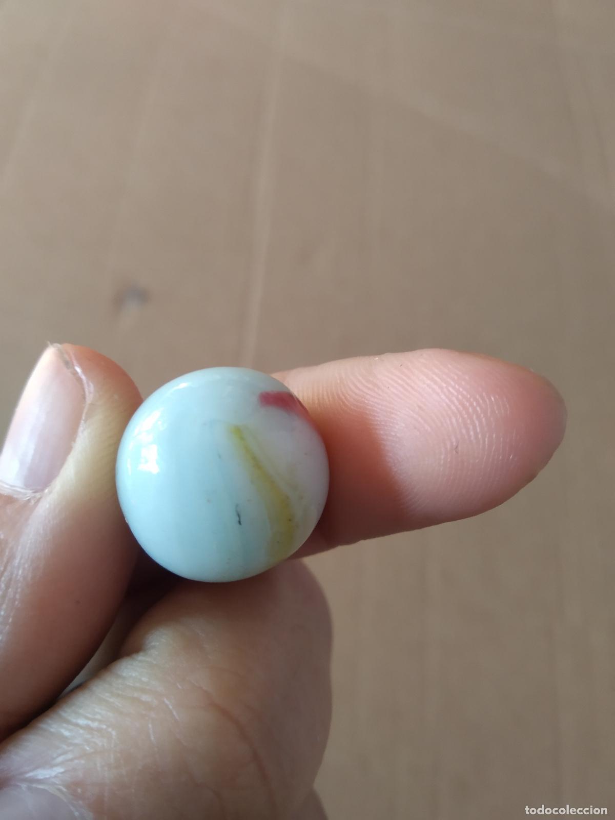 Juguetes antiguos y Juegos de colecci&oacute;n: CANICA BOLA DE JUGUETE COLOR ROJO AMARILLO AZUL