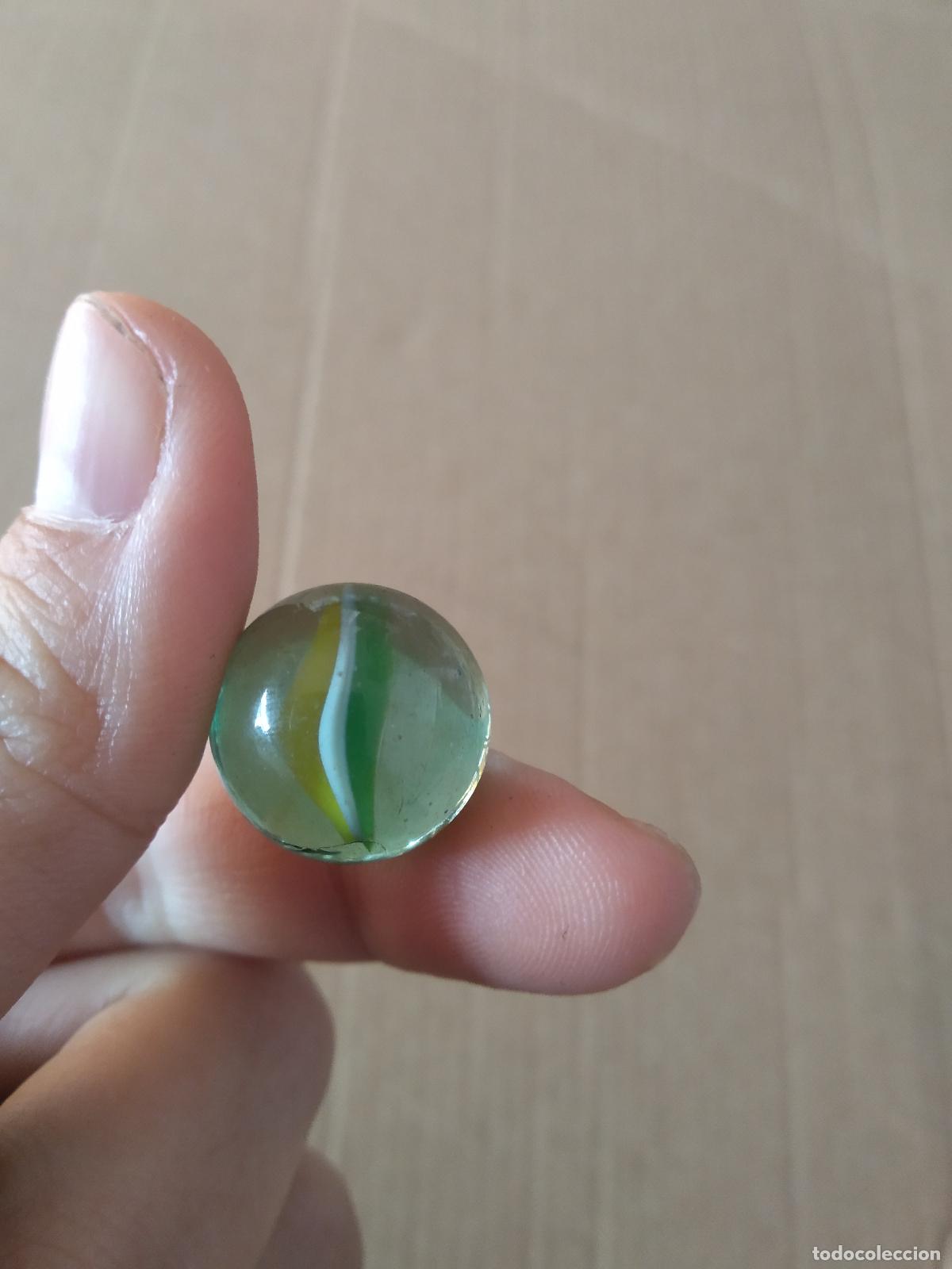 Juguetes antiguos y Juegos de colecci&oacute;n: CANICA BOLA DE JUGUETE COLOR VERDE AMARILLO BLANCO