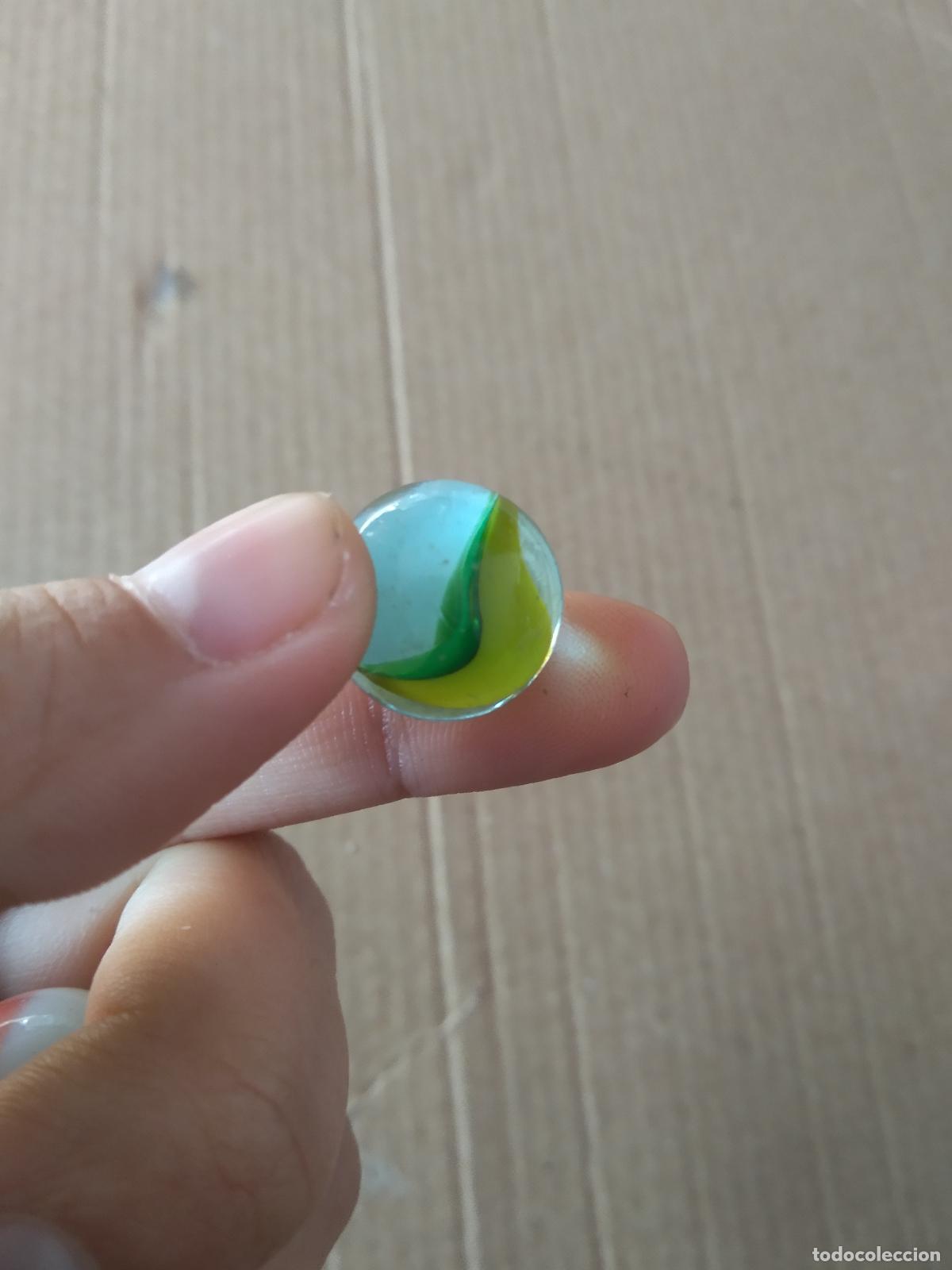 Juguetes antiguos y Juegos de colecci&oacute;n: CANICA BOLA DE JUGUETE COLOR VERDE AMARILLO BLANCO