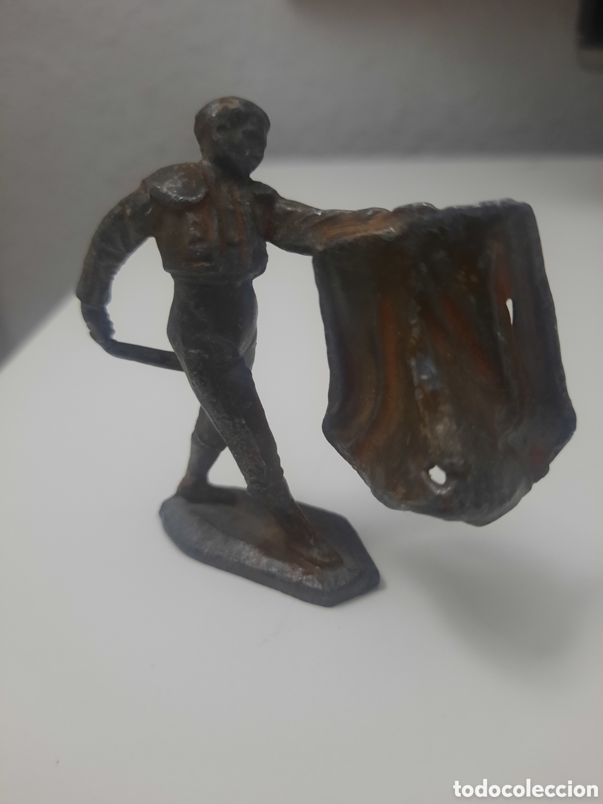 Juguetes antiguos y Juegos de colecci&oacute;n: ANTIGUA FIGURA TORERO DE PLOMO.