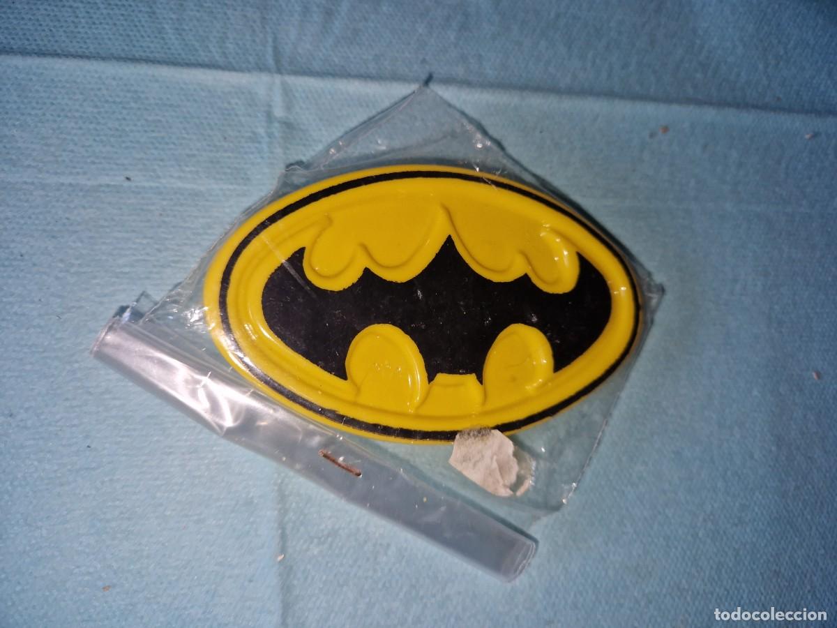 Juguetes antiguos y juegos de colecci&oacute;n: BATMAN LOGOTIPO PLACA