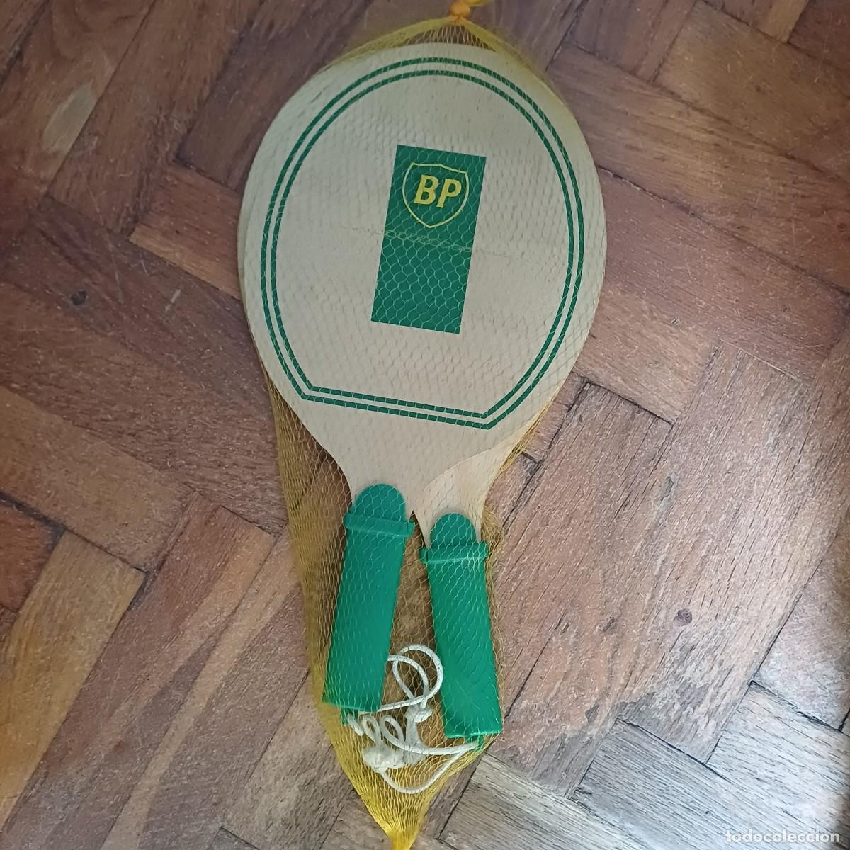 Juguetes antiguos y Juegos de colecci&oacute;n: Redecilla con raquetas de playa nuevas british petroleum BP marca petrol&iacute;fera