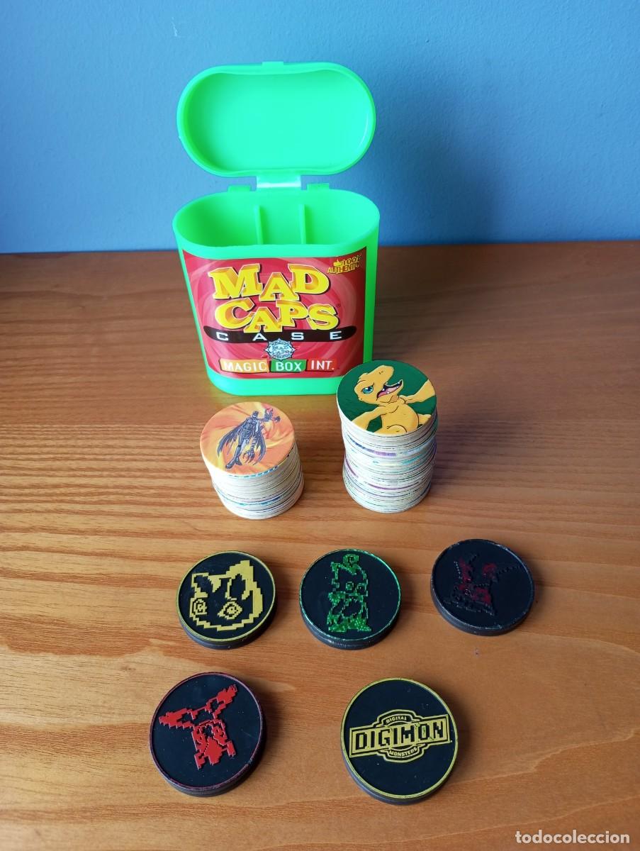 Juguetes antiguos y Juegos de colecci&oacute;n: Lote 88 tazos y megatazos Digimon y portatazos Mad Capas