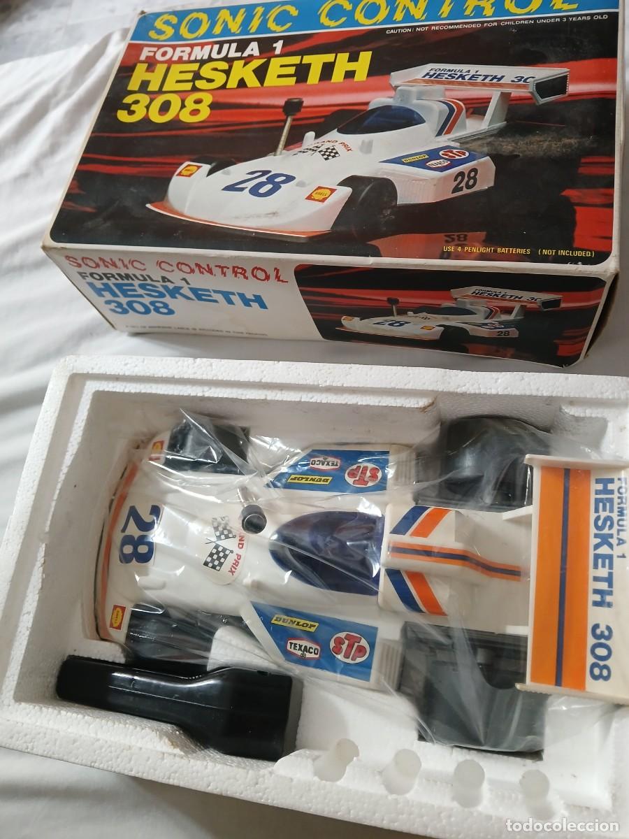 Juguetes antiguos y Juegos de colecci&oacute;n: Antiguo coche formula 1 hesket 308 sonic control caja original a&ntilde;os 90,no usado,mide unos 30 x 20 ct