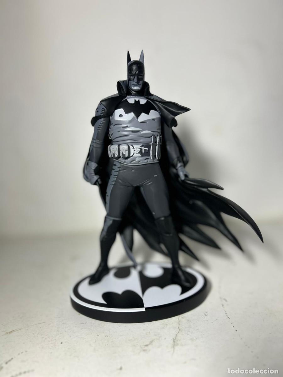 Juguetes antiguos y juegos de colecci&oacute;n: BATMAN BLACK AND WHITE ED. LIMITADA - MCFARLANE TOYS